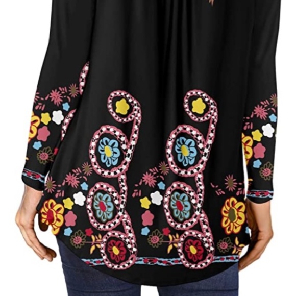 New Women’s Cute Fit Flare Semi Fitted Pull On Tunic Black Paisley Accents Small - Picture 3 of 3